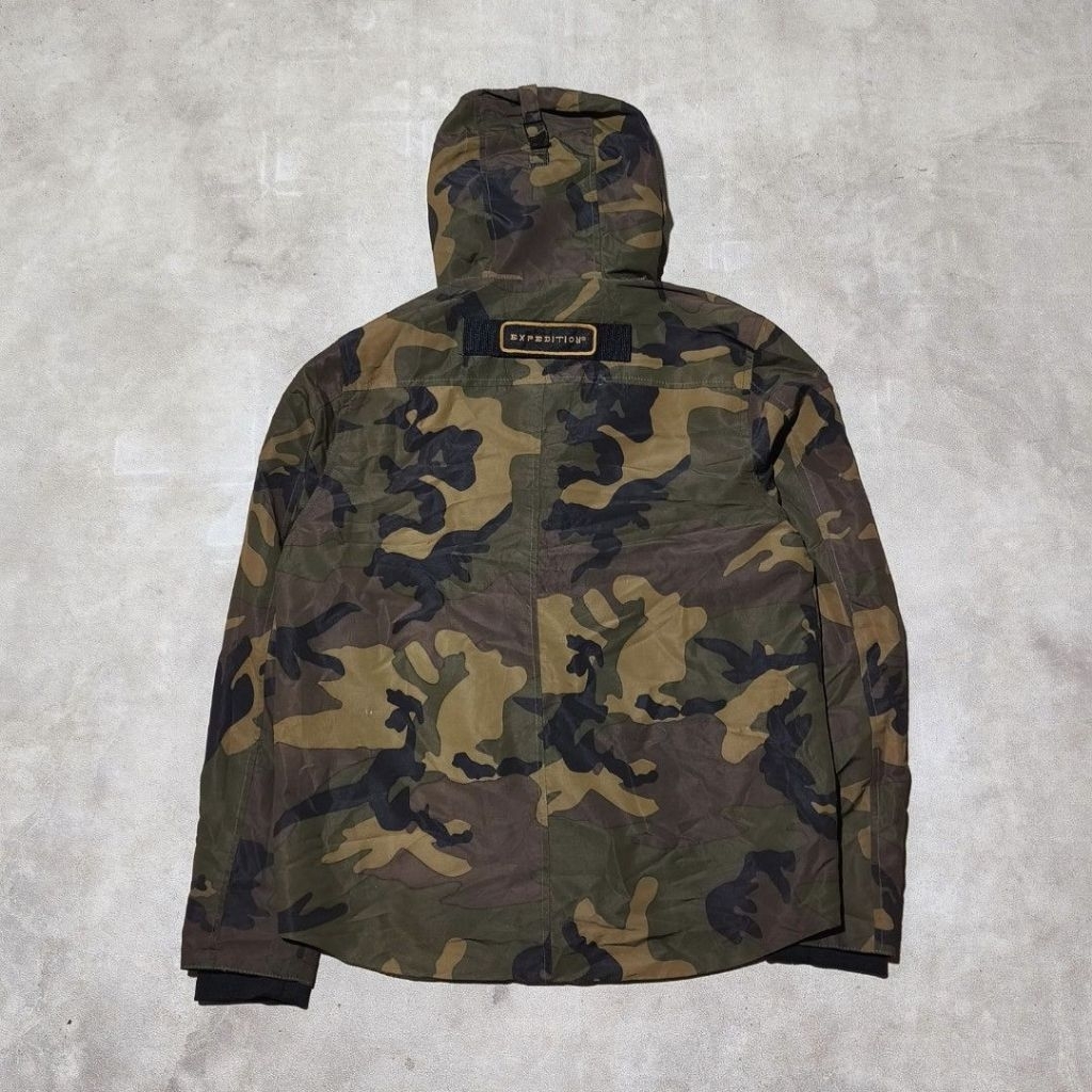 Jaket windbreaker  army military pria Canada Goose bekas