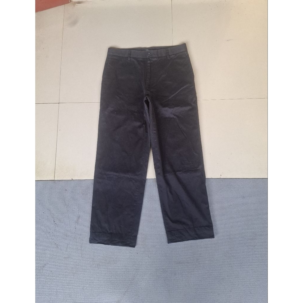 Dockers Signature Khaki Classic Fit Size tag 32 Lp : 84 Panjang : 100 Open Leg : 22