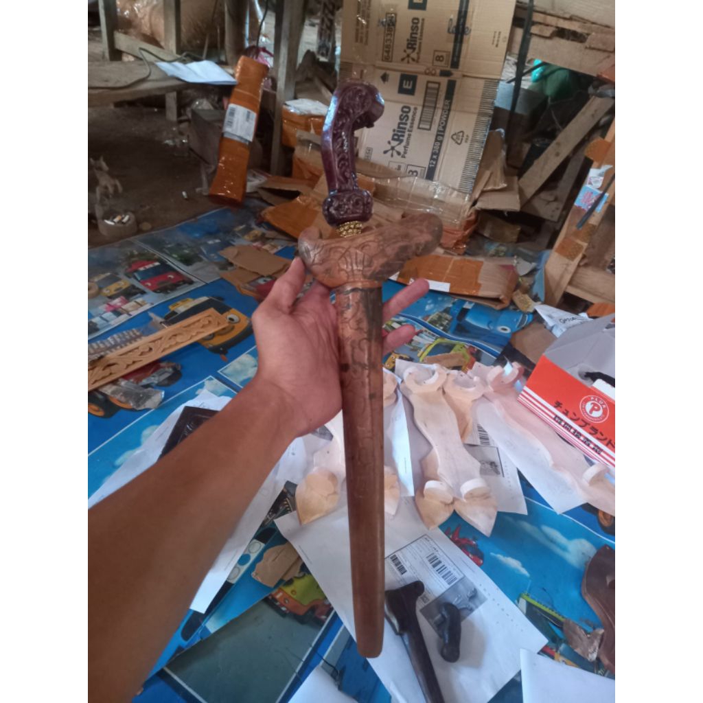 Set Warangka Ladrang Solo Ukir dan Gagang Deder Keris Bahan Kayu Sarung Tempat Dudukan Pajangan Pusa