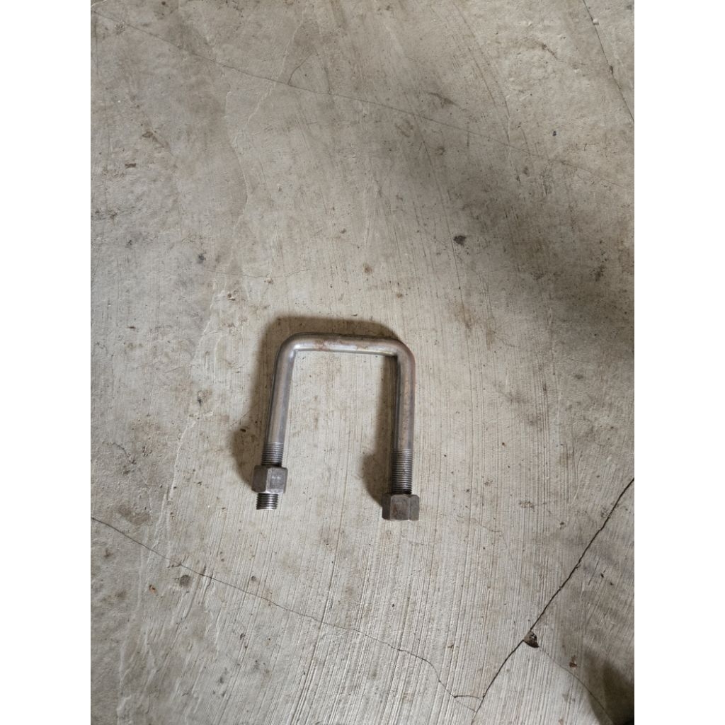 U bolt/behel per Colt Diesel depan merk GM