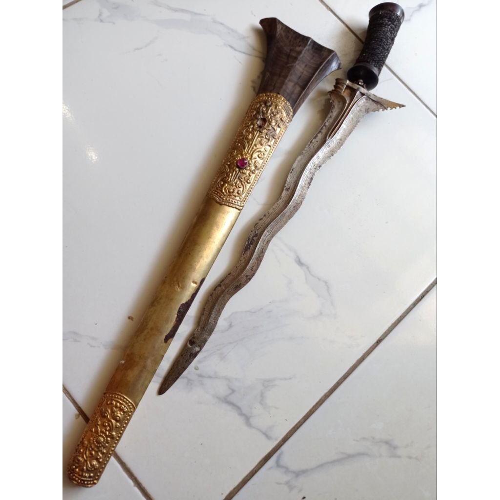 keris Bali sepuh pamor kulit semangka