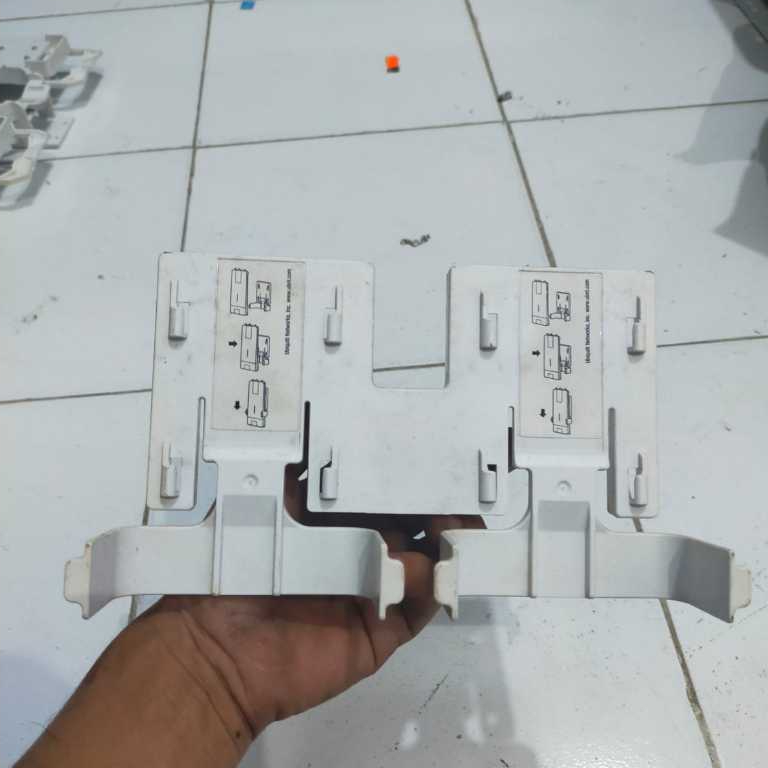 Bracket Dudukan Plastik Radio Rocket M5 ke Antena Ubiquiti Original Bekas
