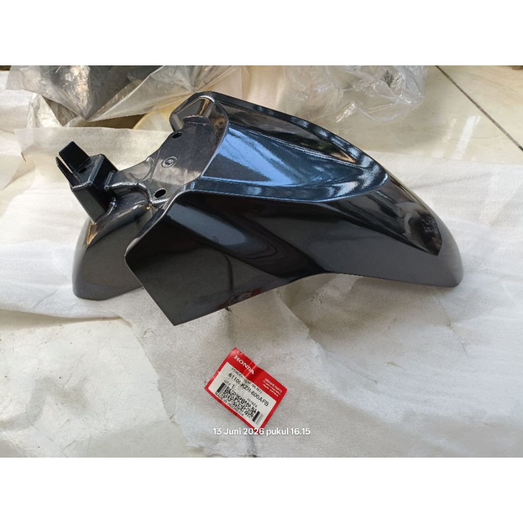 61100 kZR 600 AFB spakbor slebor fender depan Honda Vario 125 old lama   original AHM