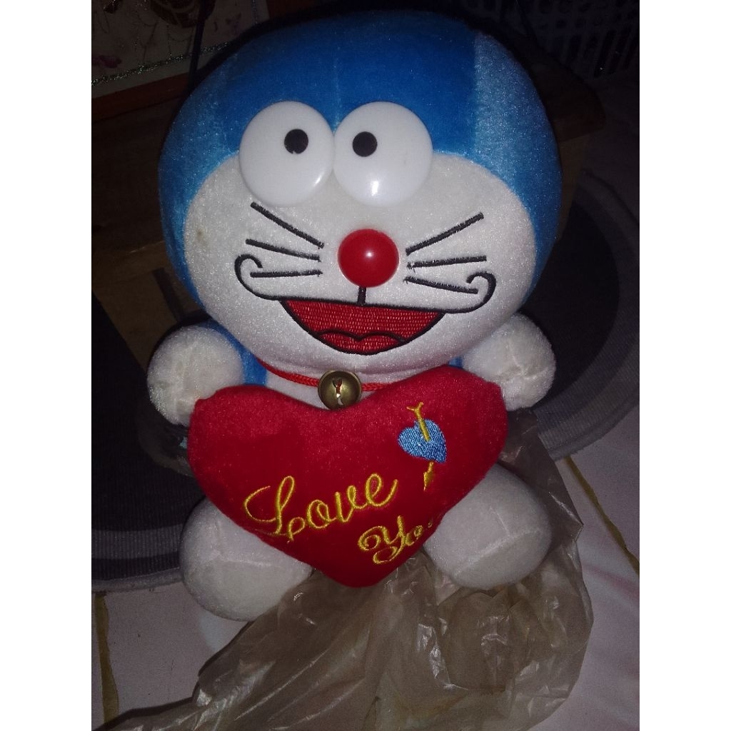 Boneka anak Doraemon