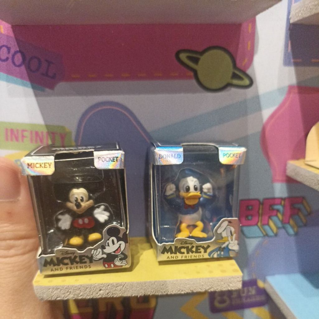 mainan figure figurine Donald duck Disney mini brandz