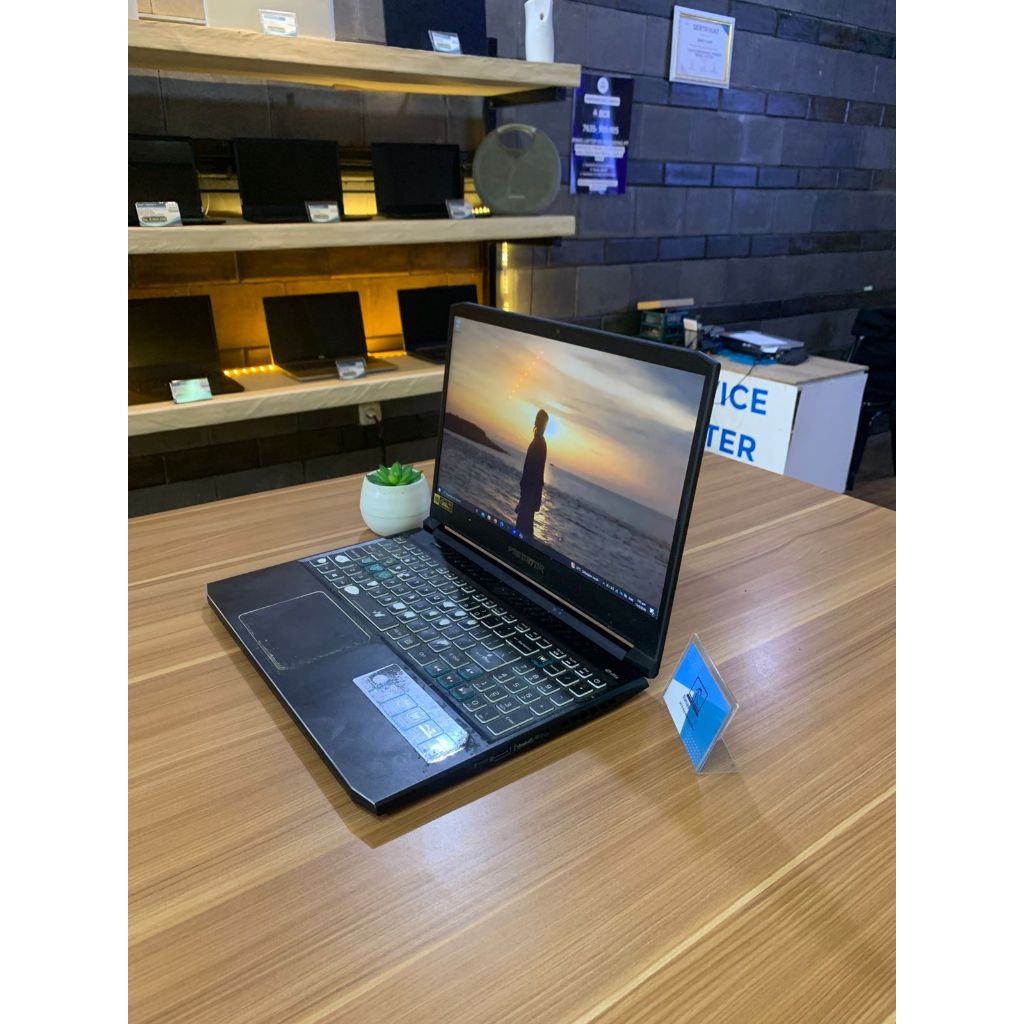 ACER PREDATOR HELIOS I7 GEN 10 RTX 2070