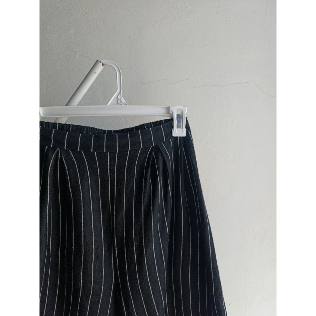 Kulot Midi Garis Hitam Putih