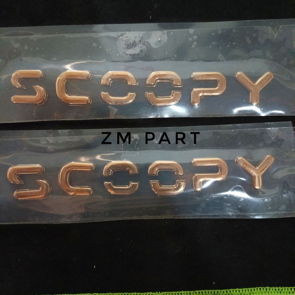 [ GOLD) SEPASANG Emblem Logo Tulisan Huruf New SCOOPY 2024 2025 Warna Gold Emas Timbul 3D original