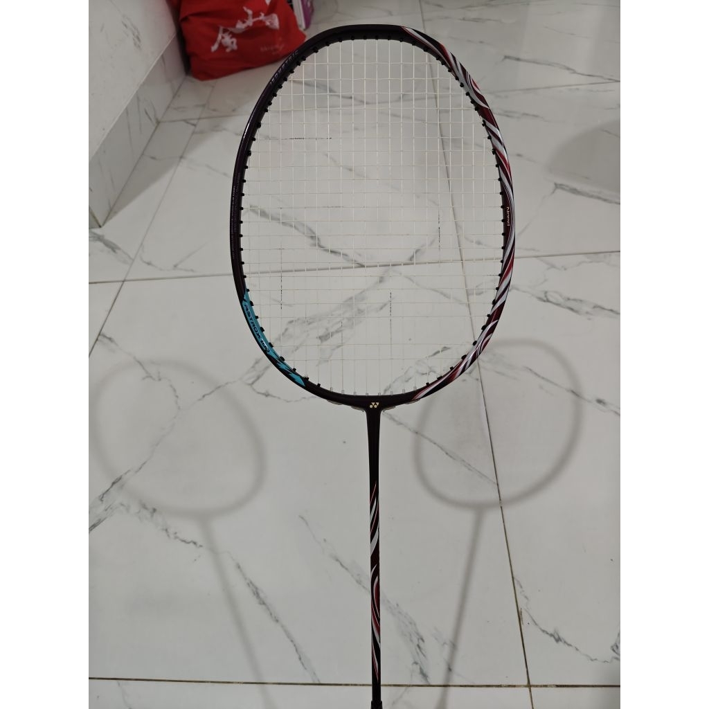 Raket Yonex astrox 100zz kurenai bekas
