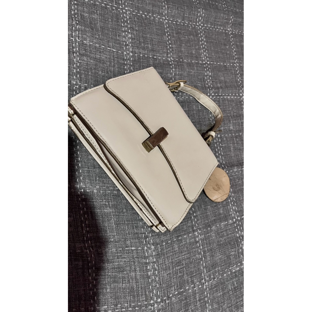 Tas Las Fames - nude