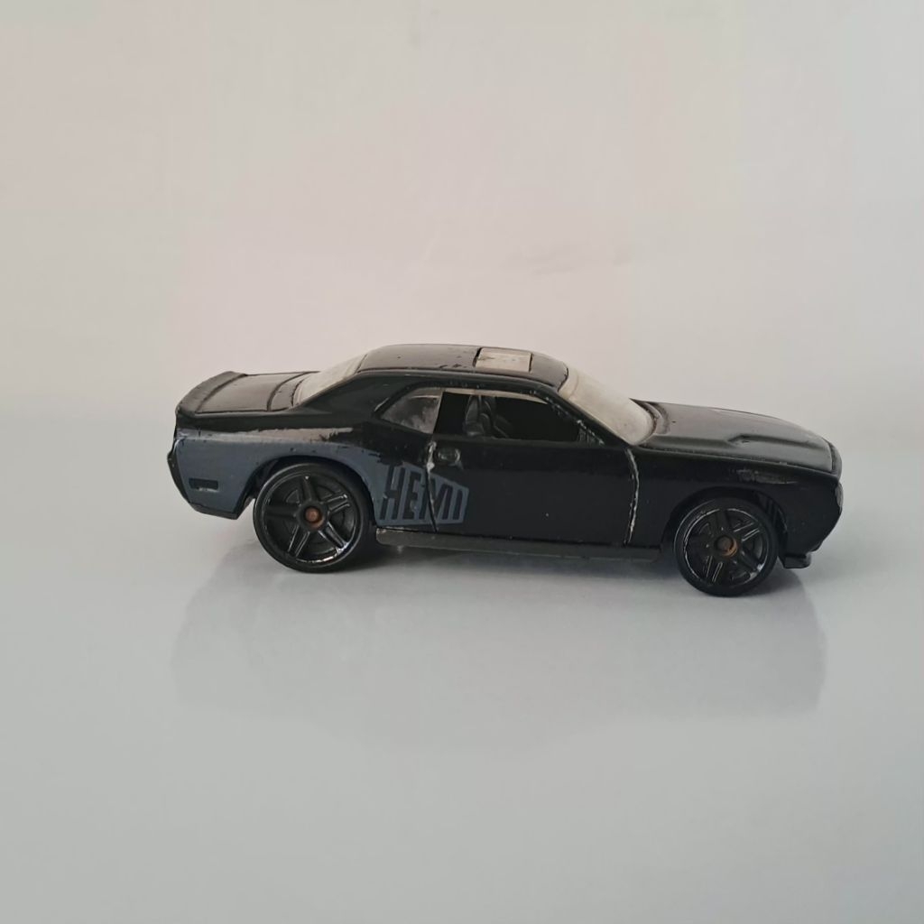 Hot Wheels Dodge Challenger SRT8 HEMI Loose