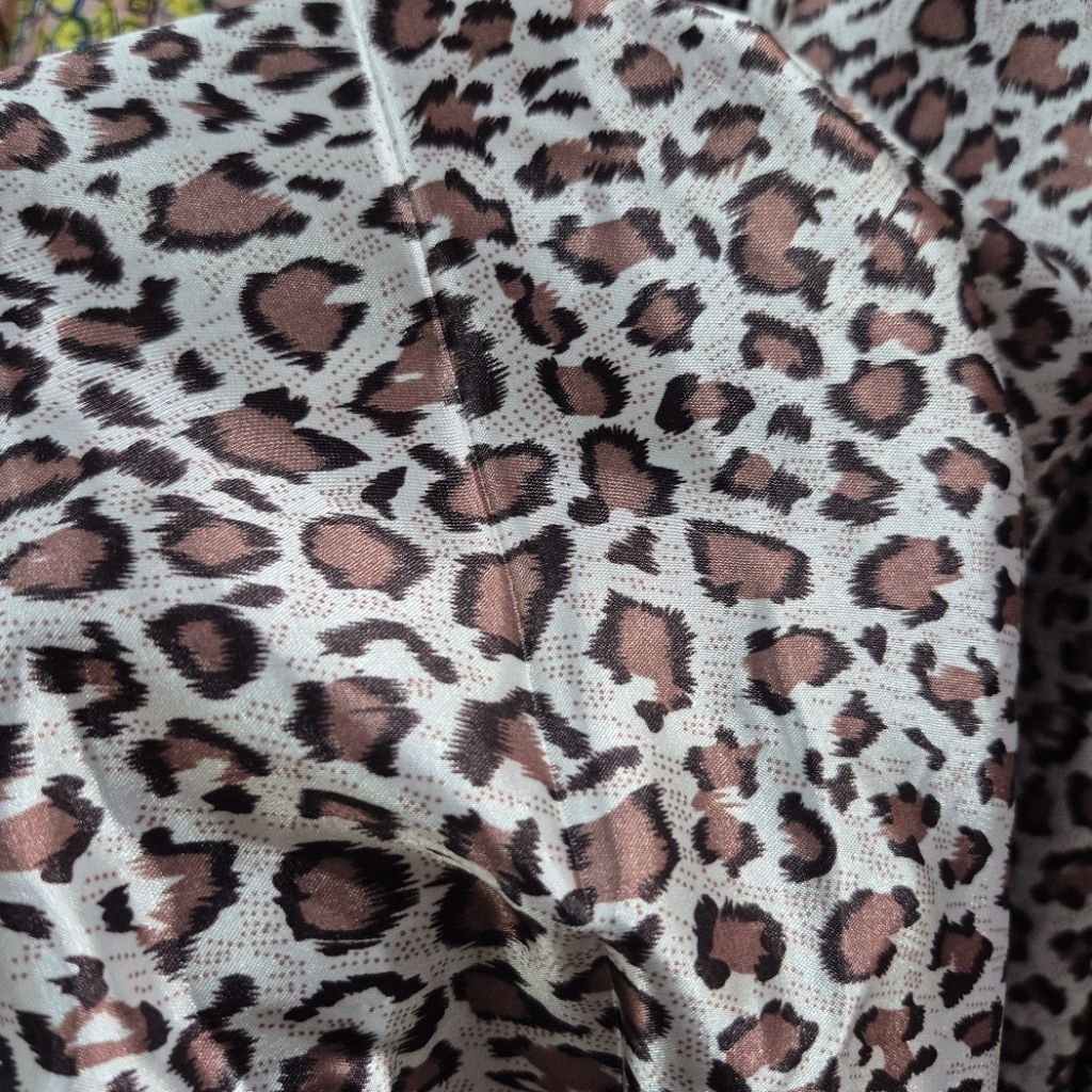 kain satin motif -kain saten silk motif macan premium