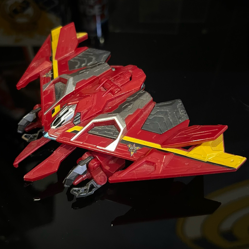 DX GUTS HAWK FALCON PESAWAT ULTRAMAN DECKER