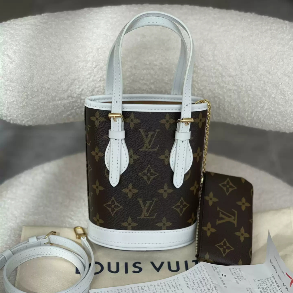 Tas bucket mini Louis Vuitton Nano Bucket M81489, tas tangan motif Monogram dengan detail tepi putih