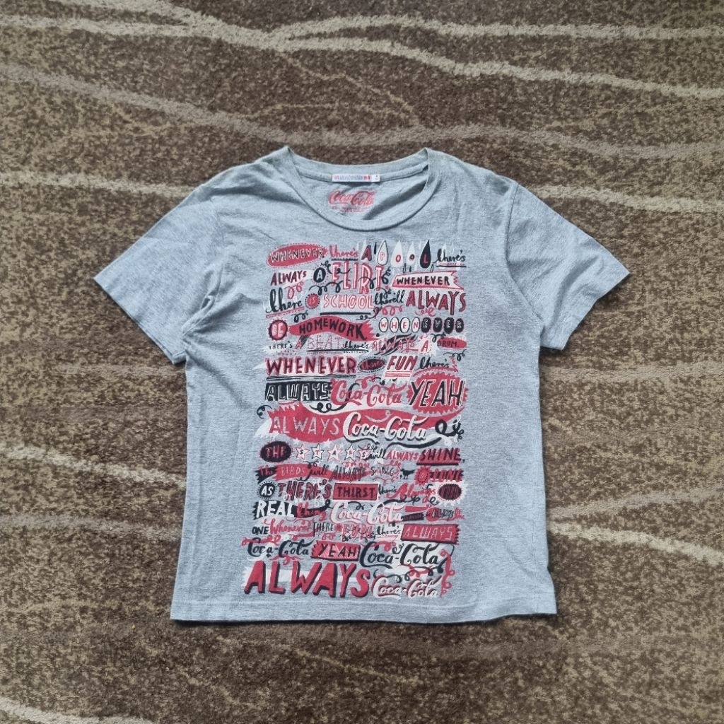 Kaos Uniqlo x Cocacola