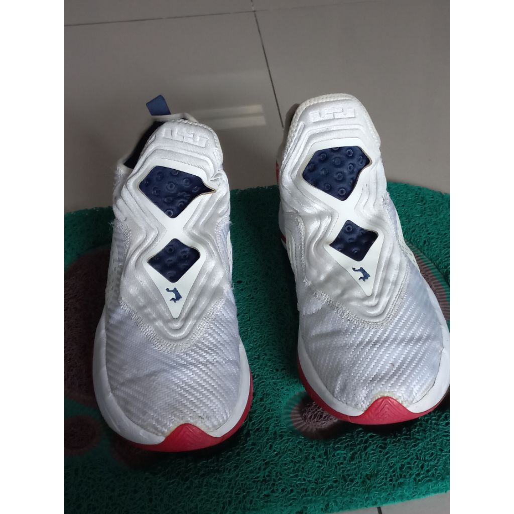 Nike lebron size 44,5 second minus tapak senget