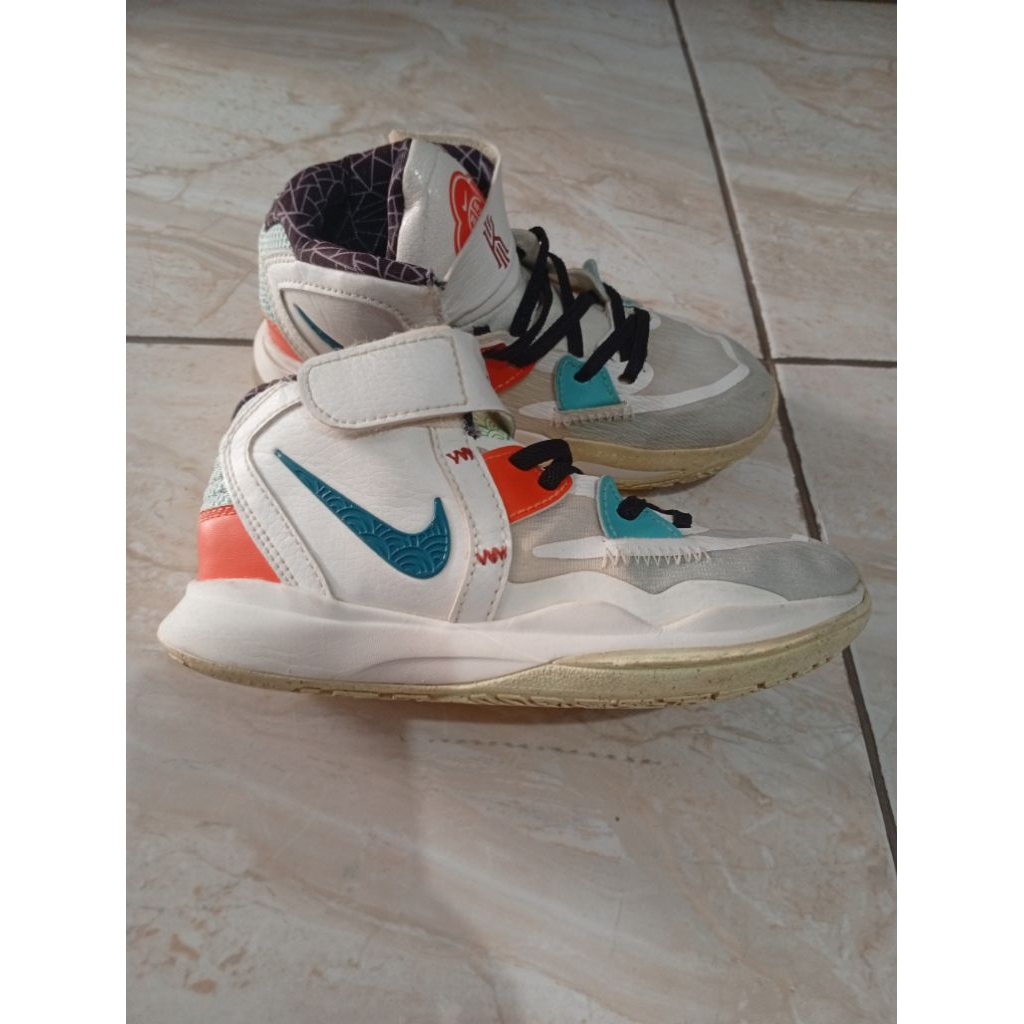 Preloved Sepatu Basket Anak Kyrie