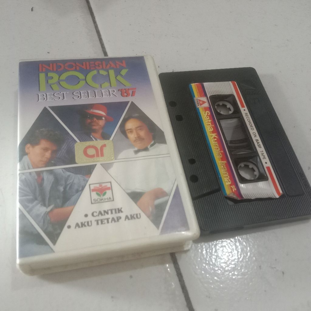 Kaset Pita Kompilasi Indonesian Rock Best Seller 87 Gito Rollies Delly Rollies Farid Hardja dll