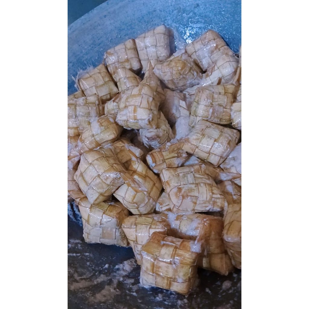 Ketupat Ketan Legit