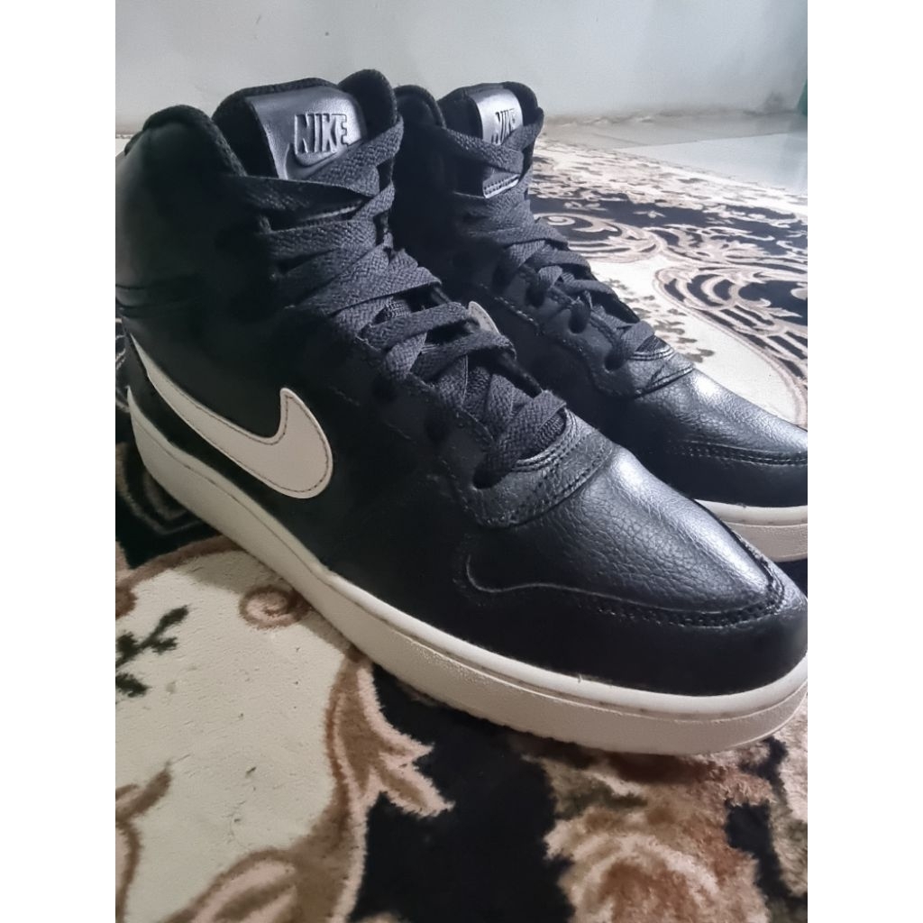 NIKE EBERNON "BLACK WHITE"