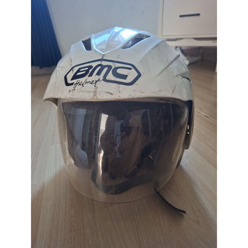 PRELOVED Helm BMC Putih