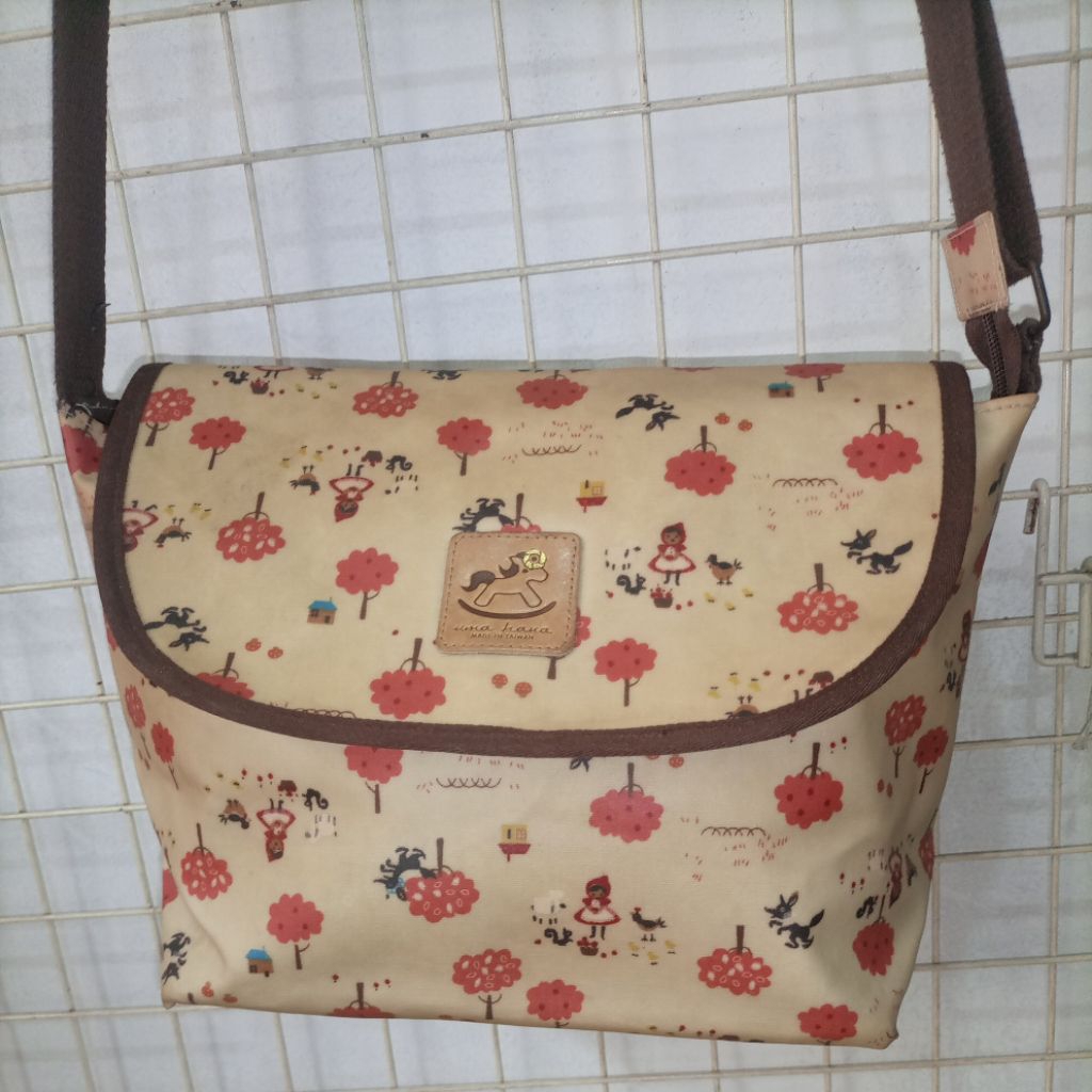 uma hana sling bag - alas12x23cm tinggi20cm