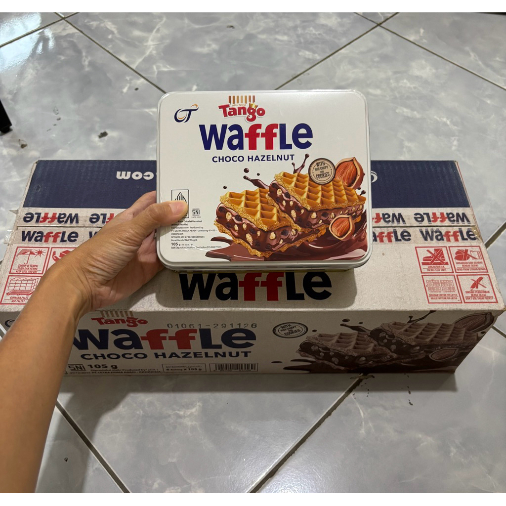 1 karton waffle tango choco hazelnut kaleng isi 6kaleng murah berkualitas