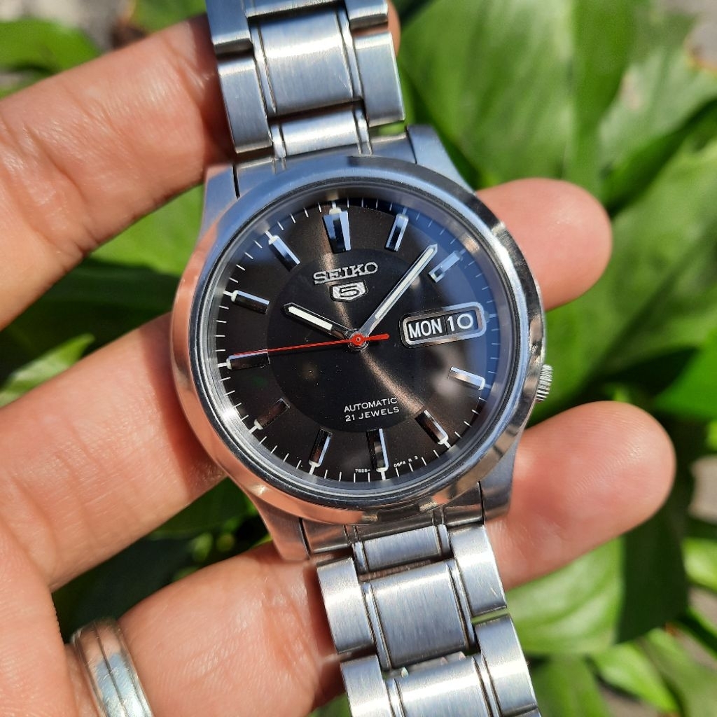 Seiko 5 Automatic SNK795K1 Black Sunbrust Two Tone Dial 7S26-02J0 SNK795