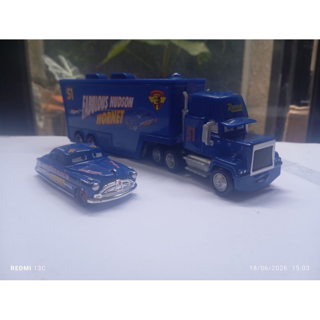 Mainan Diecars cars 51 Fabulous Hudson Mack truk transporter McQueen murah