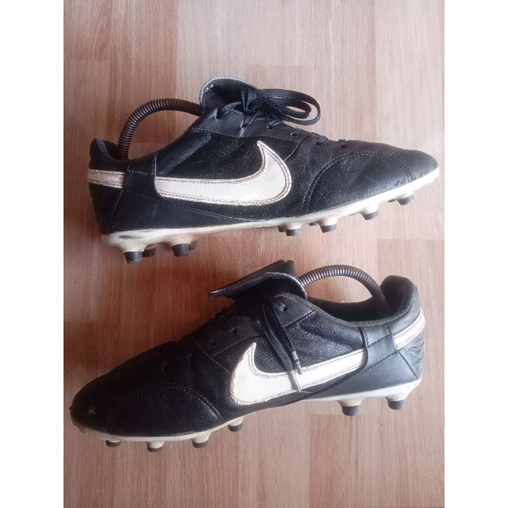 sepatu bola second Nike Tiempo 43