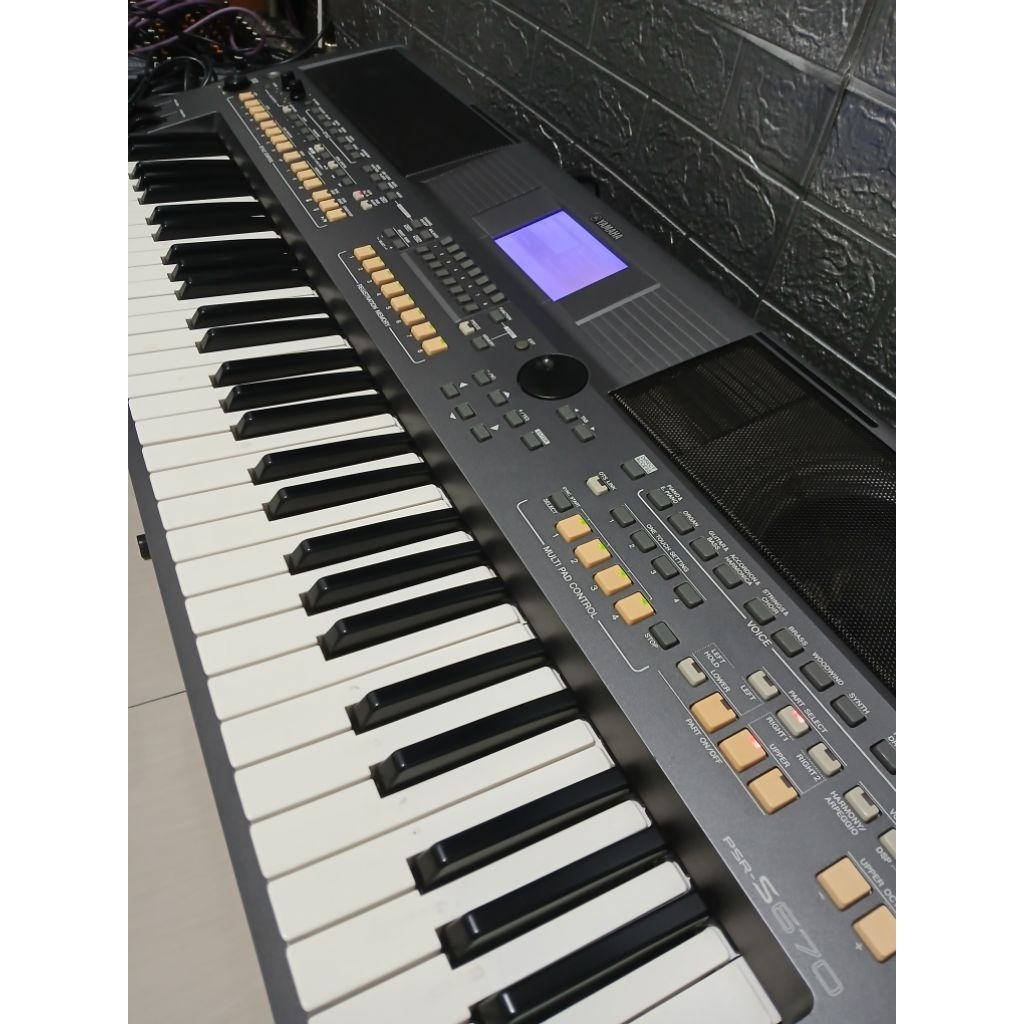 Yamaha PSR S670 LIKE NEW