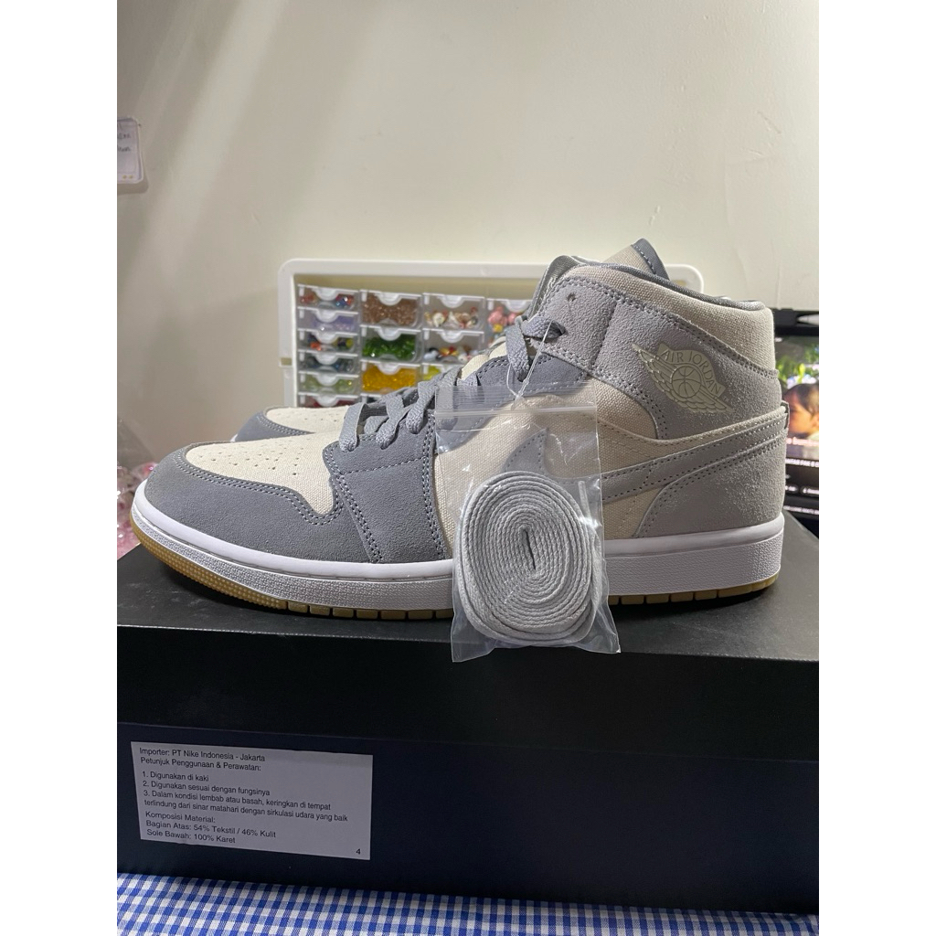 Air Jordan 1 Mid SE Coconut 44.5 BNIB