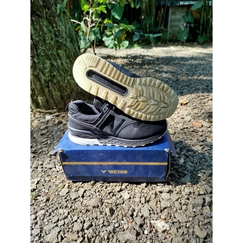 Sepatu Running NB 574 Second Original 40,5, 25,5 cm Bekas