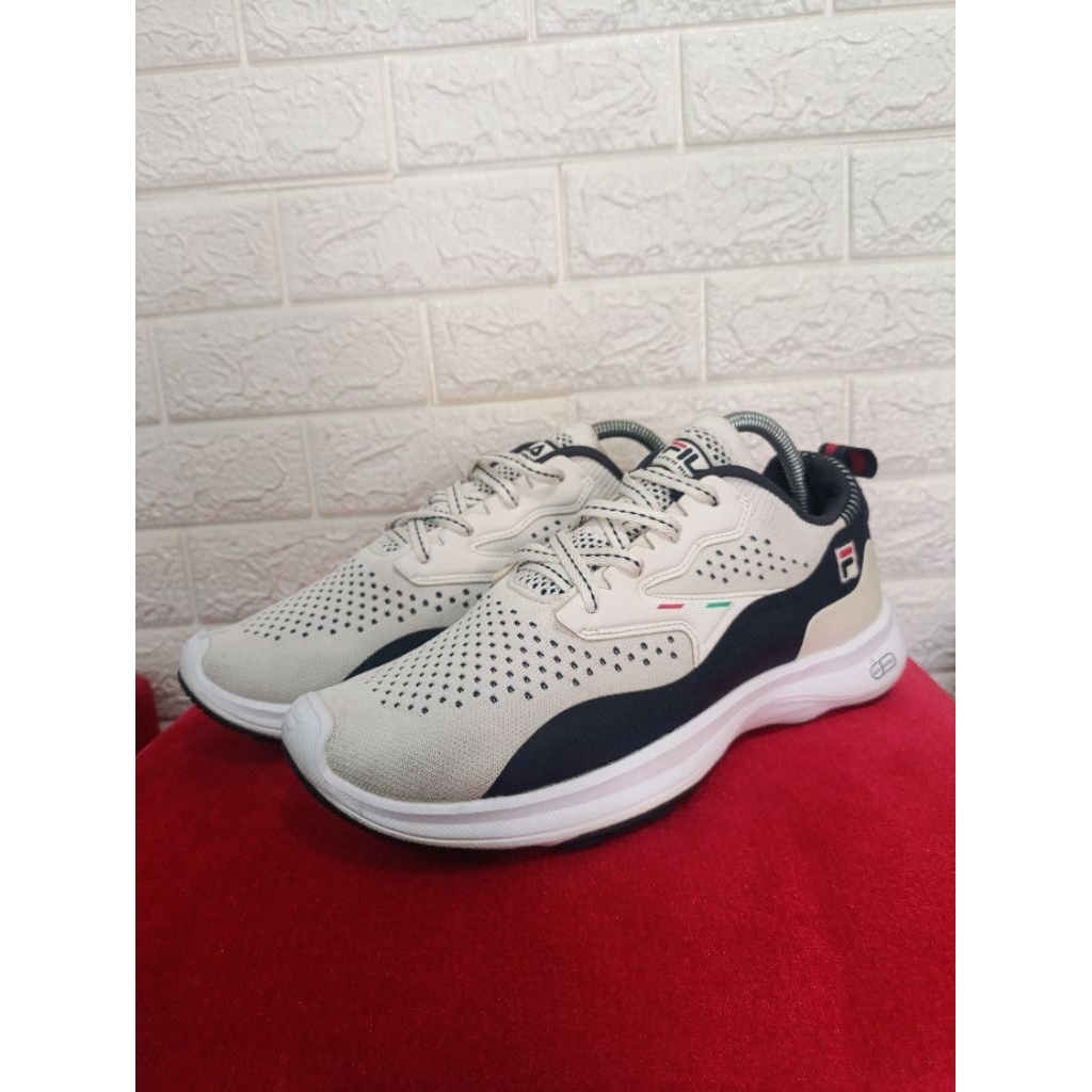 Sepatu sneaker running basket hiking outdoor second seken branded Fila original
