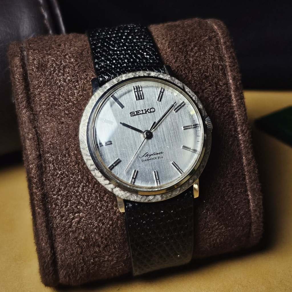 Vintage 1960s seiko skyliner "saucer" hammered bezel & linen dial