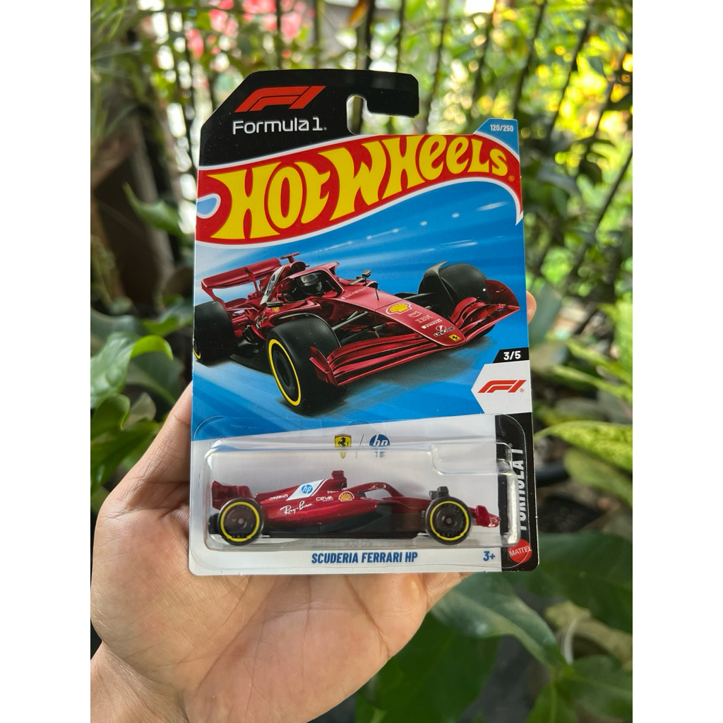 Hot Wheels Scuderia Ferrari HP Formula one [ F1 ] Regular + PROTEKTOR