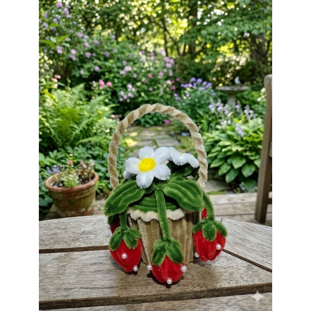 STRAWBERRY BASKET KAWAT BULU | HIASAN RUMAH