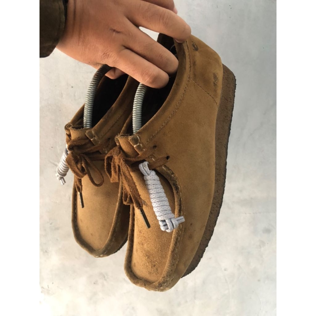 clarks wallabees cola