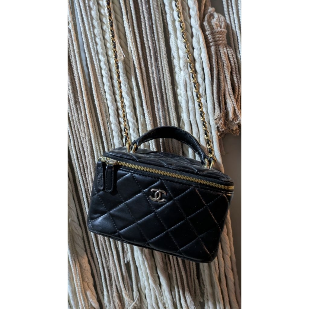 chanel vanity bag