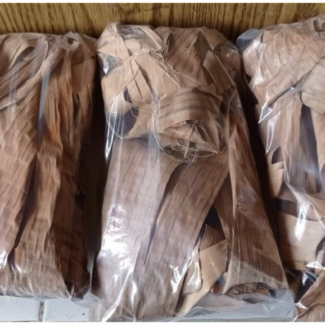 daun pisang kering 100gr media jangkrik, dan ikan cupang kalaras