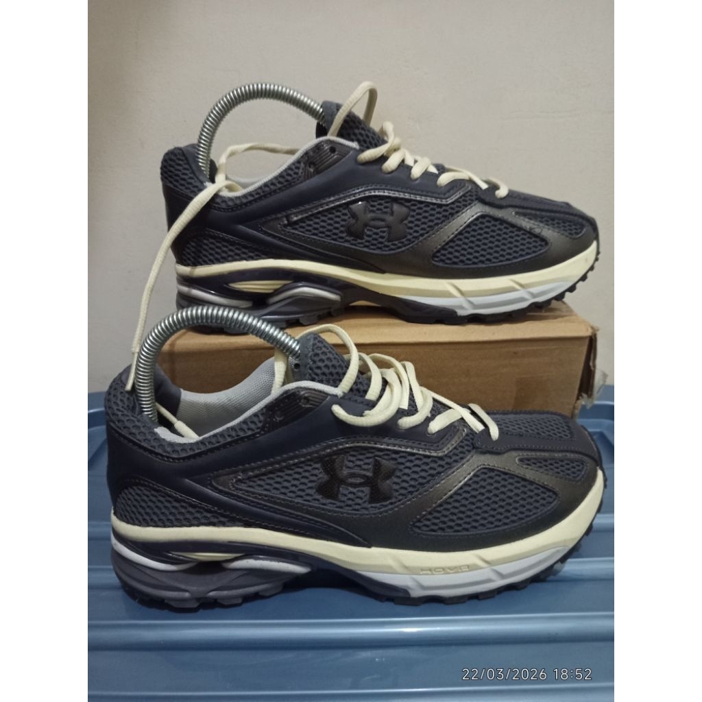 Sepatu second outdoor UA(under armour) size 40 insole 250