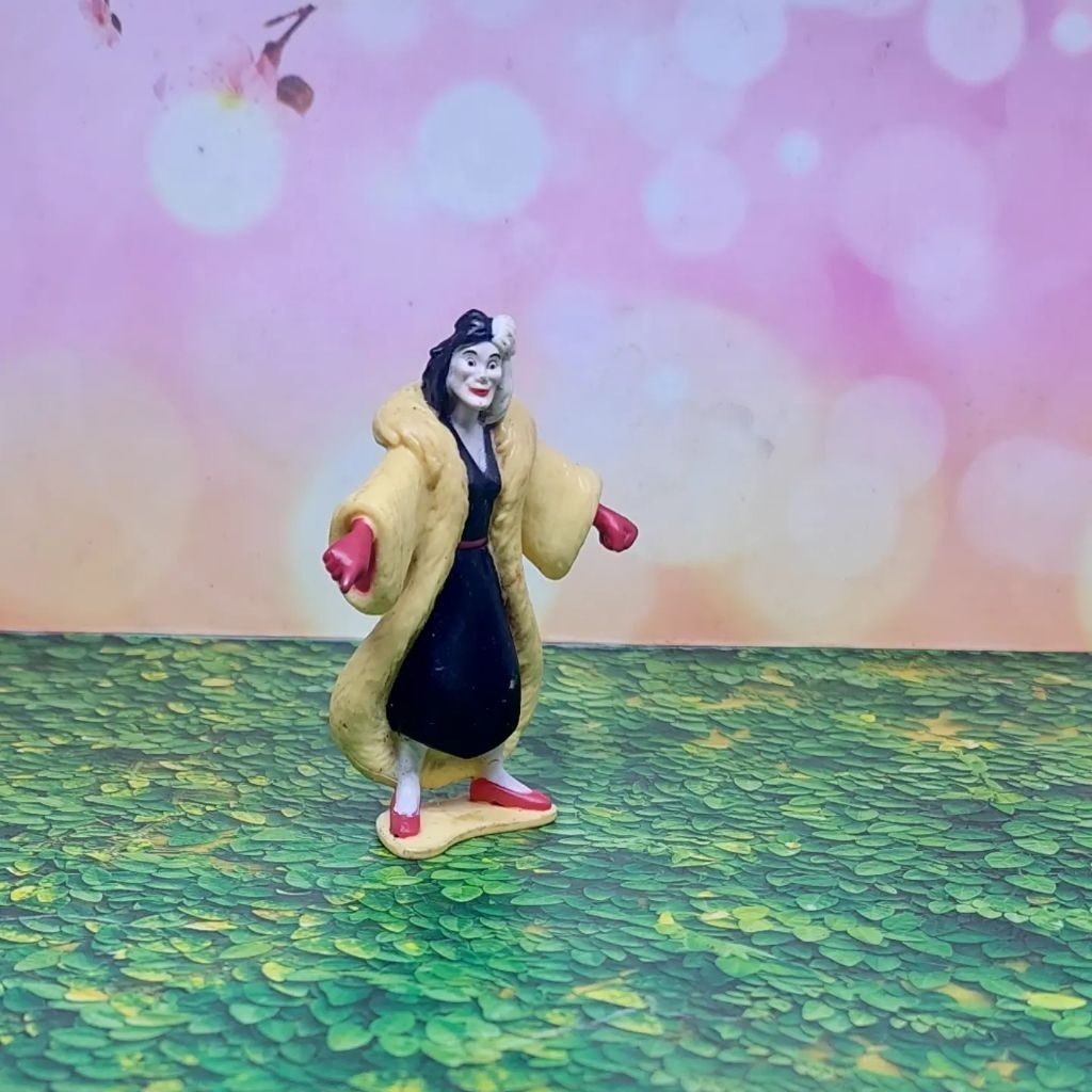 Figure Cruella de Vil Disney magical collection Dalmatians ori disney rare preloved karet padat
