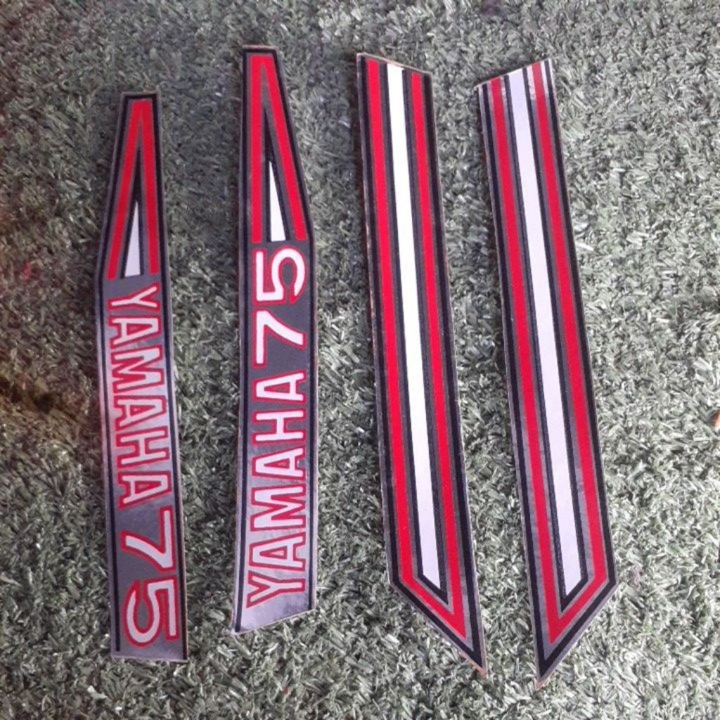 Striping Polet Stiker Yamaha V75