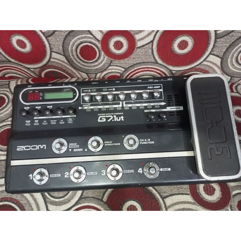 EFEK GITAR ZOOM