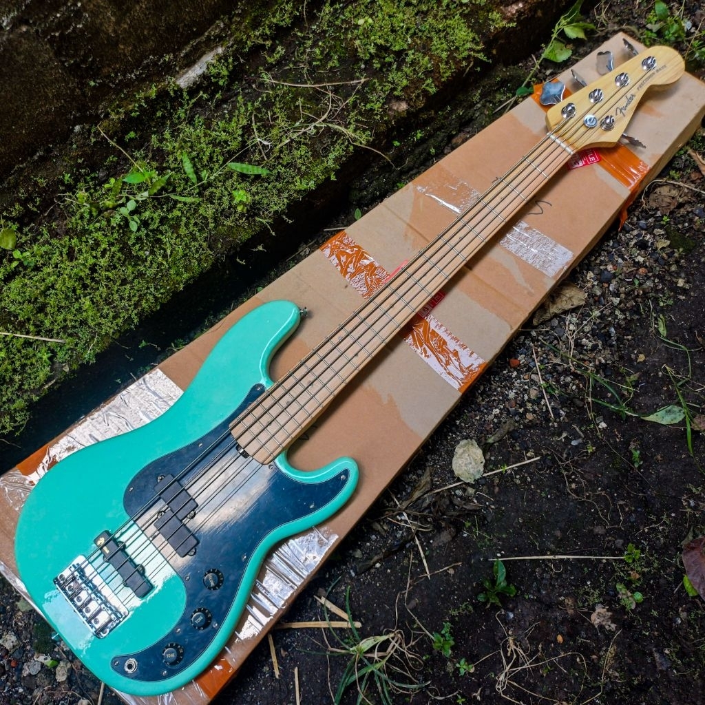 Bass Elektrik 5 String Fender Precision...Bass Elektrik Fender Precision Senar 5