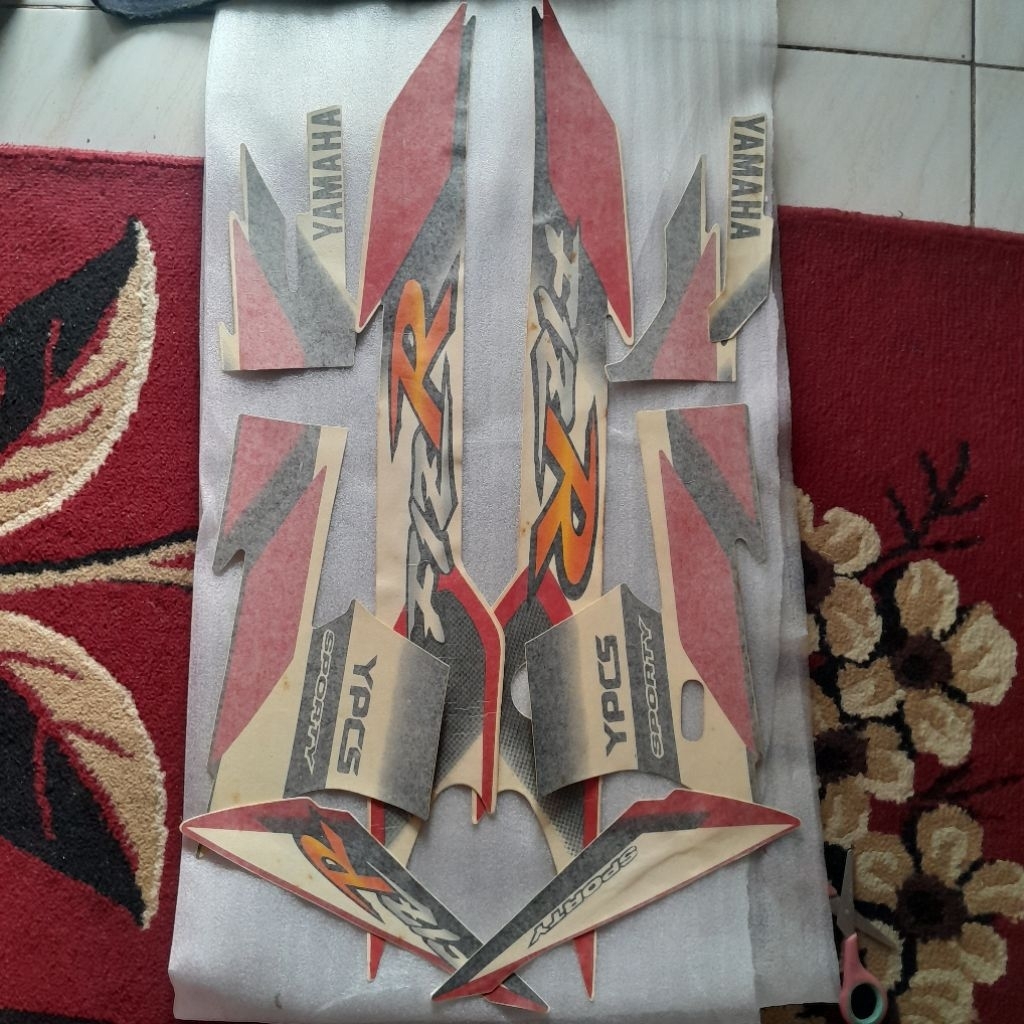 Striping sticker yamaha f1zr fizr 2001 merah putih
