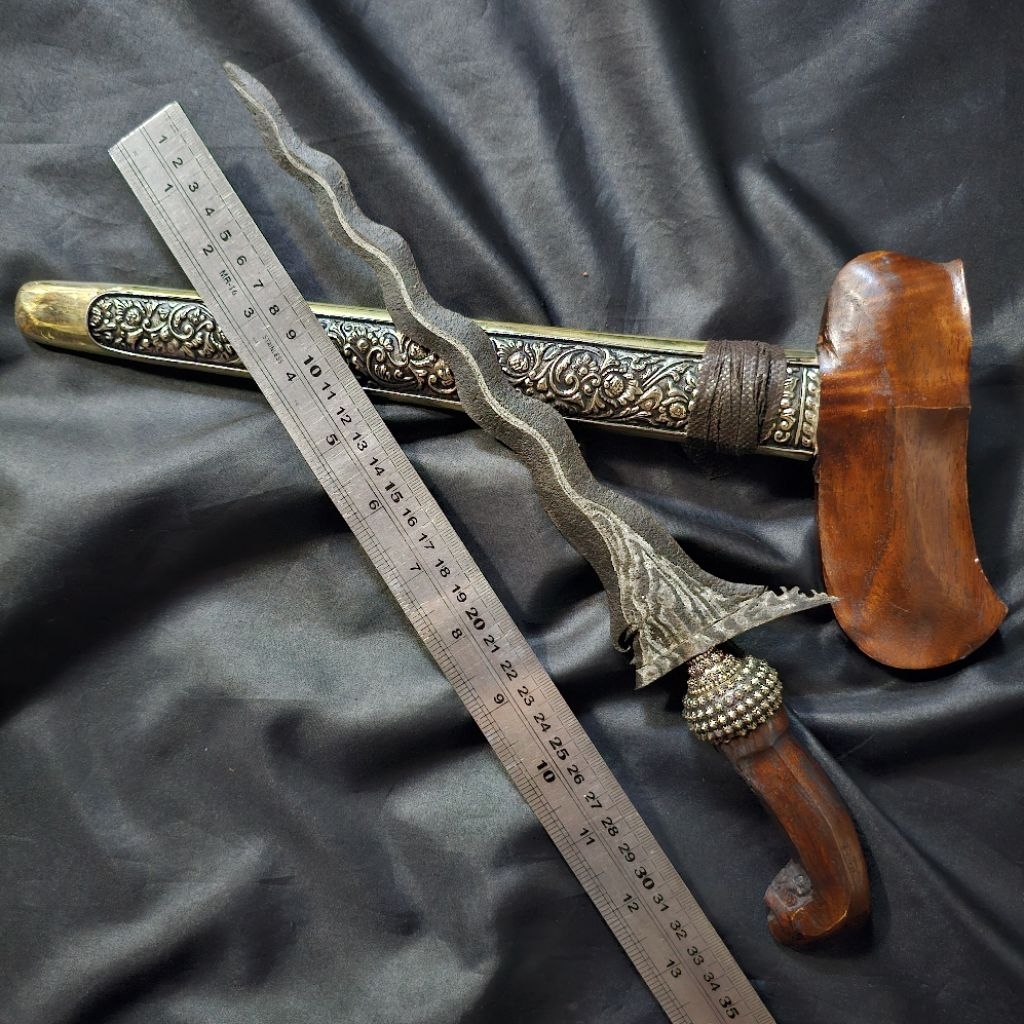 Keris Patrem Carita Gandu Luk 11 Pamor Pancuran Mas