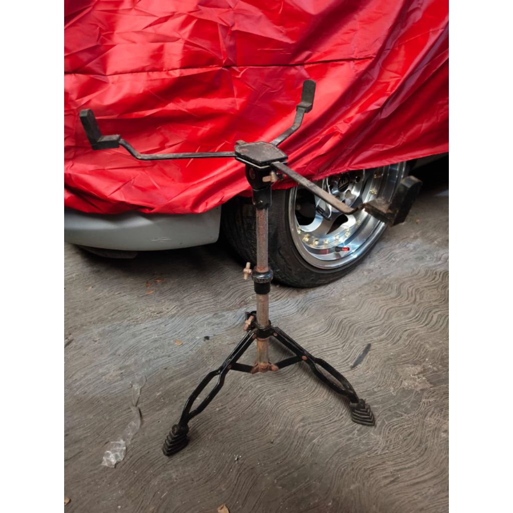 Stand snare drum lipat rolling