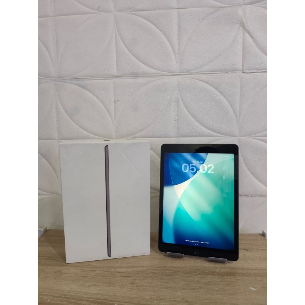 (SECOND) IPAD 8 32GB WIFI FULLSET IBOX