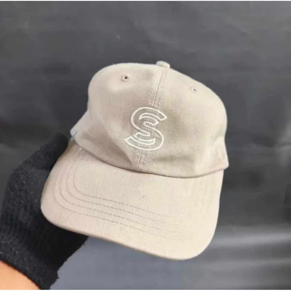 [baca deskripsi] Preloved Topi GU Uniqlo x Studio Seven Honest College